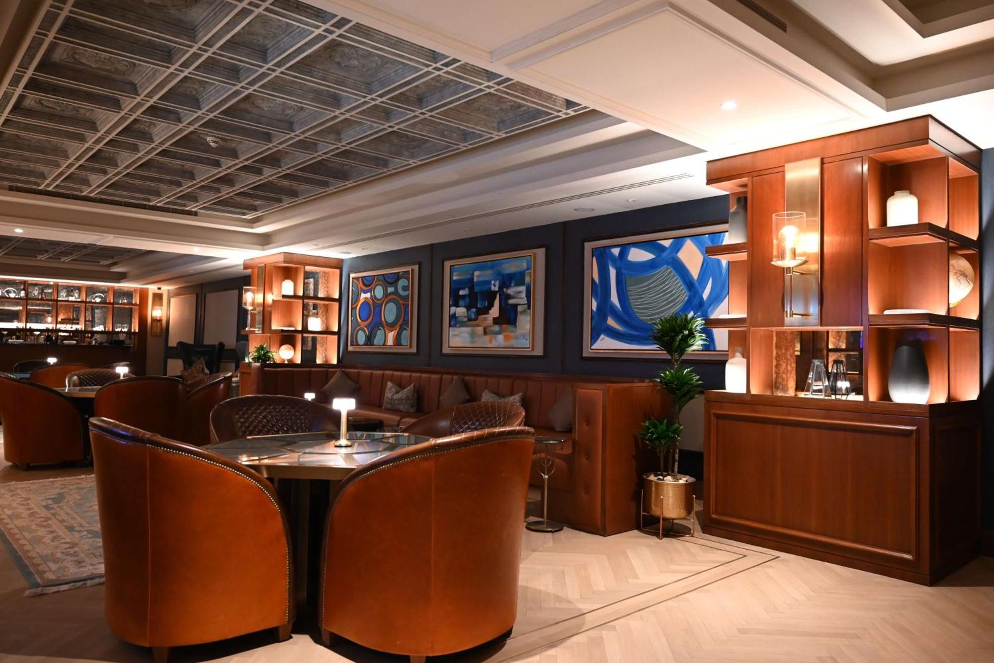 Mansard Riyadh, A Radisson Collection Hotel Eksteriør billede The interior of the lounge