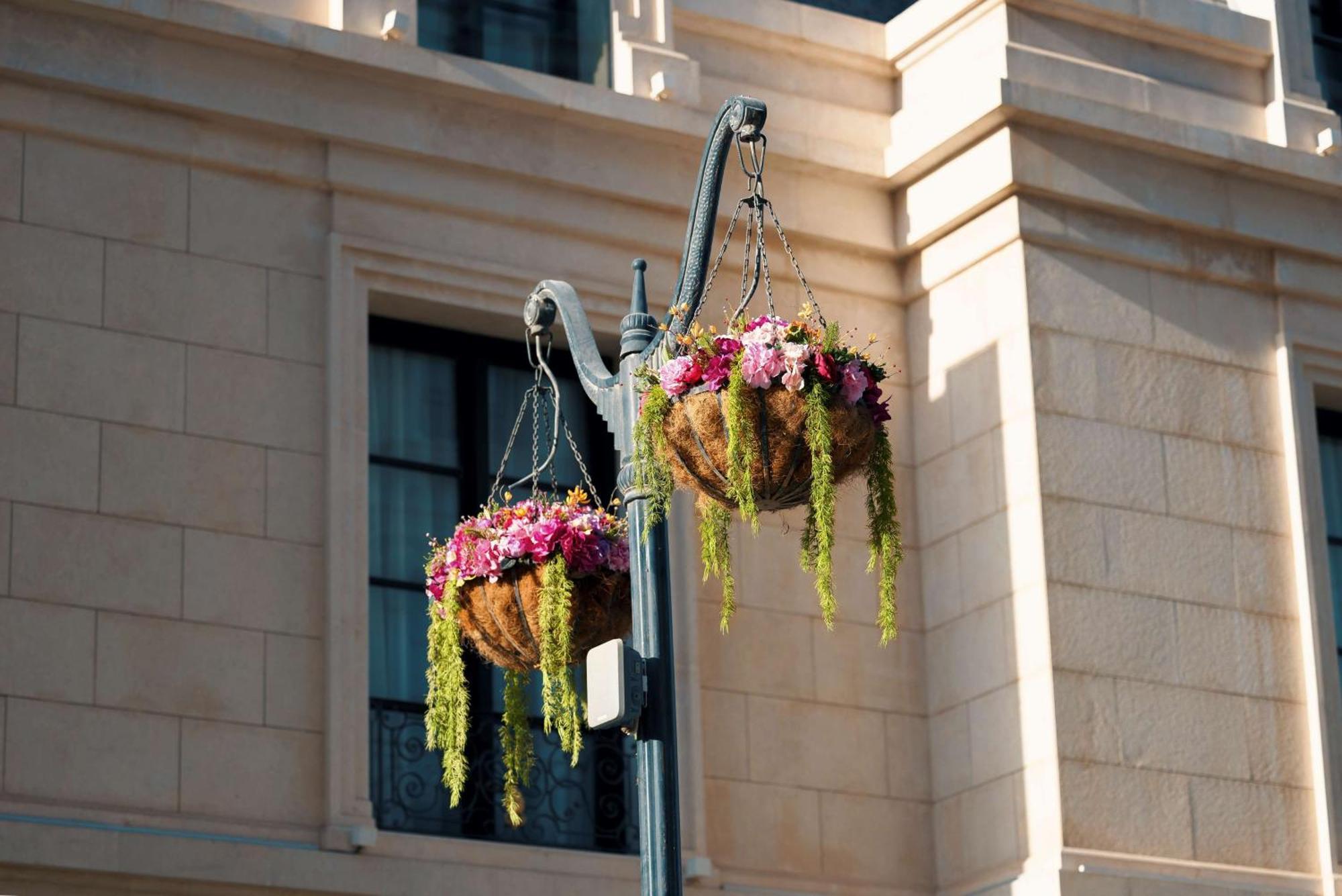 Mansard Riyadh, A Radisson Collection Hotel Eksteriør billede Hanging baskets in the UK