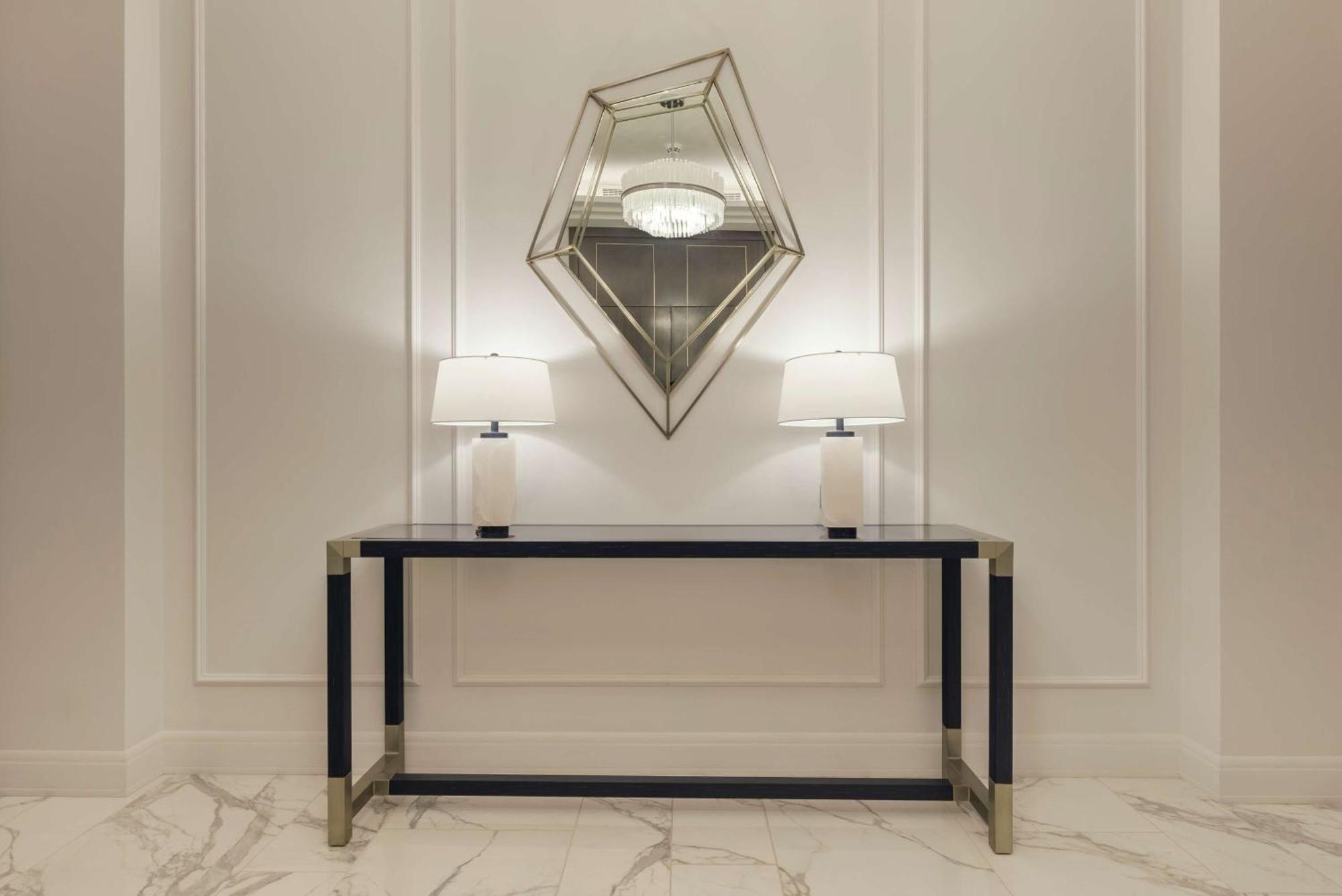 Mansard Riyadh, A Radisson Collection Hotel Eksteriør billede A console table